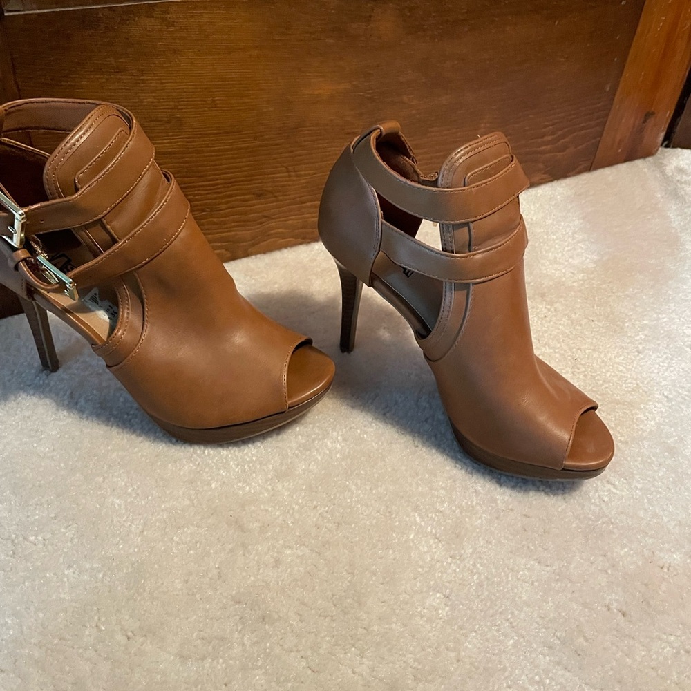 Brash heels size 8, heel about 4”